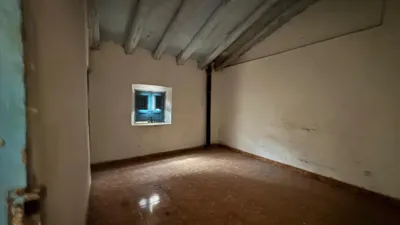 Casa adosada en venta en Calle Wifredo El Velloso, Lumpiaque de 40.000 €