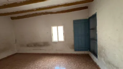 Casa adosada en venta en Calle Wifredo El Velloso, Lumpiaque de 40.000 €