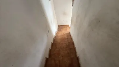Casa adosada en venta en Calle Wifredo El Velloso, Lumpiaque de 40.000 €