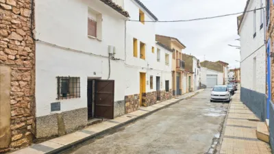 Casa adosada en venta en Calle Wifredo El Velloso, Lumpiaque de 40.000 €
