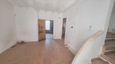 Casa adosada en venta en Calle Wifredo El Velloso, Lumpiaque de 40.000 €