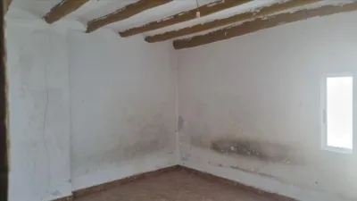 Casa adosada en venta en Calle Wifredo El Velloso, Lumpiaque de 40.000 €