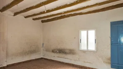 Casa adosada en venta en Calle Wifredo El Velloso, Lumpiaque de 40.000 €
