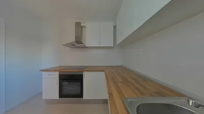 Piso en venta en Avenida de Cantabria, cerca de Calle de la Cuesta, Los Corrales de Buelna de 101.000 €