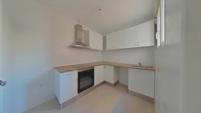 Piso en venta en Avenida de Cantabria, cerca de Calle de la Cuesta, Los Corrales de Buelna de 101.000 €