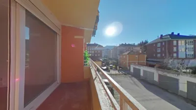 Piso en venta en Avenida de Cantabria, cerca de Calle de la Cuesta, Los Corrales de Buelna de 101.000 €