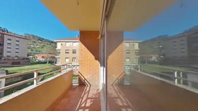 Piso en venta en Avenida de Cantabria, cerca de Calle de la Cuesta, Los Corrales de Buelna de 101.000 €