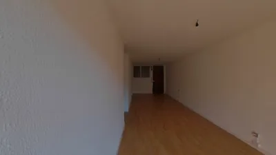Piso en venta en Avenida de Cantabria, cerca de Calle de la Cuesta, Los Corrales de Buelna de 101.000 €