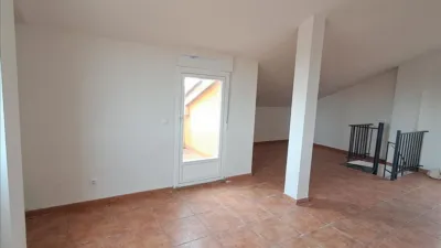 Piso en venta en Calle San Blas, Monfarracinos de 56.000 €