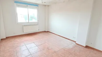 Piso en venta en Calle San Blas, Monfarracinos de 56.000 €