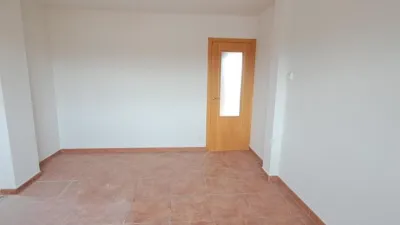 Piso en venta en Calle San Blas, Monfarracinos de 56.000 €