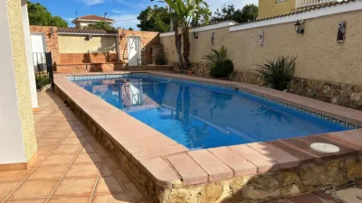 Chalet unifamiliar en venta en Carrer Pinassa, Montserrat de 375.000 €