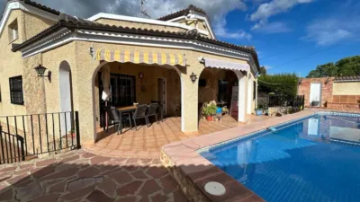 Chalet unifamiliar en venta en Carrer Pinassa, Montserrat de 375.000 €