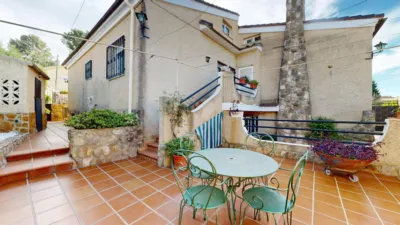 Chalet unifamiliar en venta en Carrer Pinassa, Montserrat de 375.000 €