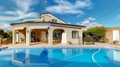 Chalet unifamiliar en venta en Carrer Pinassa, Montserrat de 375.000 €