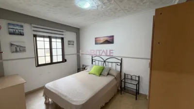 Apartment for sale on Carrer de Jacinto Benavente photo 2