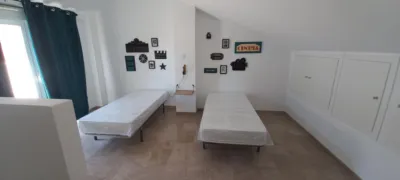 Chalet adosado en alquiler en Calle de la Amistad, Quart de Poblet de 1.980 €<span>/mes</span>