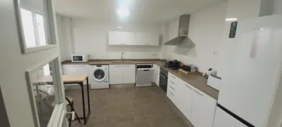 Chalet adosado en alquiler en Calle de la Amistad, Quart de Poblet de 1.980 €<span>/mes</span>