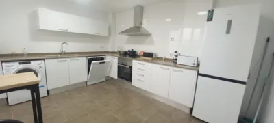 Chalet adosado en alquiler en Calle de la Amistad, Quart de Poblet de 1.980 €<span>/mes</span>