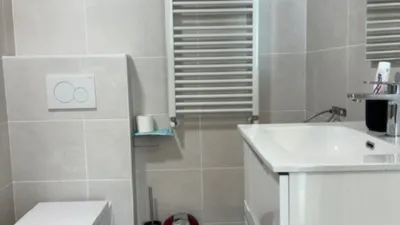 Piso en alquiler en Hospitales, Ermitagaña-Mendebaldea-Etxabakoitz (Pamplona - Iruña) de 1.800 €<span>/mes</span>