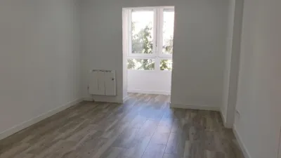 Piso en alquiler en Calle de La Bañeza - Imagen 2