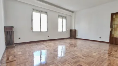 Piso en alquiler en Calle de Menorca - Imagen 2