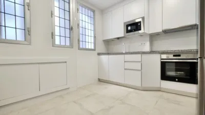 Piso en alquiler en Calle de Menorca - Imagen 3