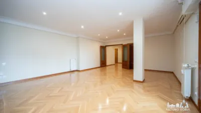 Piso en alquiler en Pasaje de Caleruega - Imagen 3