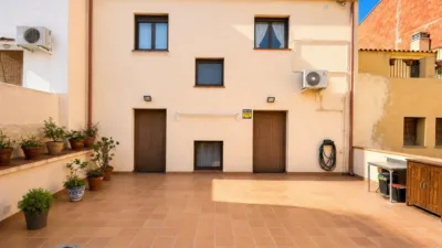 House on D'adrià Álvarez Street photo 2