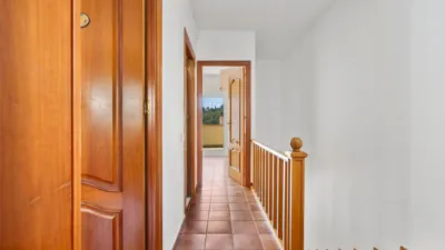 Detached house with garden and pool for sale in La Palma de Cervelló. The ground floor features a garage and laundry room. The first floor comprises the living-dining room, an extended open-plan kitchen, access to the rear terrace, and direct access to the garden barbecue area. The upper floor is arranged into 3 bedrooms (1 double with solarium, 1 double, 1 single), a bathroom with shower, air conditioning/heating in the living-dining room, and air conditioning in the upper floor hallway. Features include ceramic flooring, wooden railings, natural gas heating, aluminium windows, and wooden interior doors. Located close to essential amenities: nursery school, public school, library, supermarkets, restaurants, pharmacy, sports facilities, playgrounds, easy access to mountains for hiking, public bus transport, 19 km from Barcelona. API Number: A12369, Registration Number: 9526 photo 10