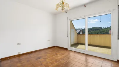 Detached house with garden and pool for sale in La Palma de Cervelló. The ground floor features a garage and laundry room. The first floor comprises the living-dining room, an extended open-plan kitchen, access to the rear terrace, and direct access to the garden barbecue area. The upper floor is arranged into 3 bedrooms (1 double with solarium, 1 double, 1 single), a bathroom with shower, air conditioning/heating in the living-dining room, and air conditioning in the upper floor hallway. Features include ceramic flooring, wooden railings, natural gas heating, aluminium windows, and wooden interior doors. Located close to essential amenities: nursery school, public school, library, supermarkets, restaurants, pharmacy, sports facilities, playgrounds, easy access to mountains for hiking, public bus transport, 19 km from Barcelona. API Number: A12369, Registration Number: 9526 photo 17