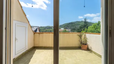 Detached house with garden and pool for sale in La Palma de Cervelló. The ground floor features a garage and laundry room. The first floor comprises the living-dining room, an extended open-plan kitchen, access to the rear terrace, and direct access to the garden barbecue area. The upper floor is arranged into 3 bedrooms (1 double with solarium, 1 double, 1 single), a bathroom with shower, air conditioning/heating in the living-dining room, and air conditioning in the upper floor hallway. Features include ceramic flooring, wooden railings, natural gas heating, aluminium windows, and wooden interior doors. Located close to essential amenities: nursery school, public school, library, supermarkets, restaurants, pharmacy, sports facilities, playgrounds, easy access to mountains for hiking, public bus transport, 19 km from Barcelona. API Number: A12369, Registration Number: 9526 photo 20