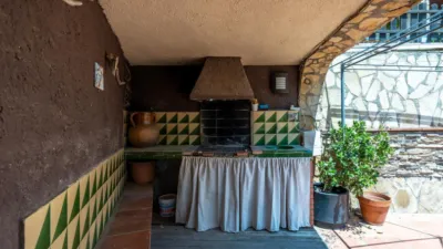 Detached house with garden and pool for sale in La Palma de Cervelló. The ground floor features a garage and laundry room. The first floor comprises the living-dining room, an extended open-plan kitchen, access to the rear terrace, and direct access to the garden barbecue area. The upper floor is arranged into 3 bedrooms (1 double with solarium, 1 double, 1 single), a bathroom with shower, air conditioning/heating in the living-dining room, and air conditioning in the upper floor hallway. Features include ceramic flooring, wooden railings, natural gas heating, aluminium windows, and wooden interior doors. Located close to essential amenities: nursery school, public school, library, supermarkets, restaurants, pharmacy, sports facilities, playgrounds, easy access to mountains for hiking, public bus transport, 19 km from Barcelona. API Number: A12369, Registration Number: 9526 photo 26