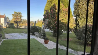 House in Teo, O Rapeiro, A Igrexa - Más