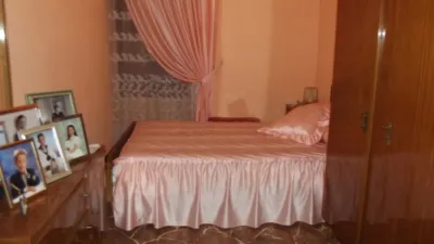 Casa en venta en Calle de Santa Lucía, cerca de Calle de Méndez Núñez - Más