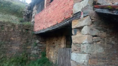 Casa rústica en venta en Calle Carretera de La Rondiella, Número 1 - Más