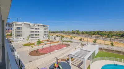 Piso en alquiler en Calle C. Carlos Benítez Saurel, Entrenúcleos (Dos Hermanas) de 950 €<span>/mes</span>