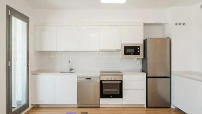 Piso en alquiler en Calle C. Carlos Benítez Saurel, Entrenúcleos (Dos Hermanas) de 950 €<span>/mes</span>