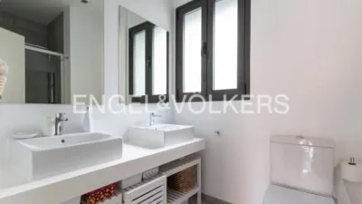 Duplex on Calle del Pintor Moreno Carbonero photo 17