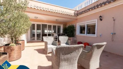 Pis – Orihuela, Urbanización La Zenia II - Més