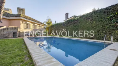 Casa en alquiler en Entrenúcleos, Entrenúcleos (Dos Hermanas) de 3.000 €<span>/mes</span>