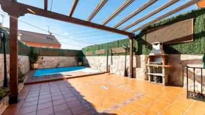 Casa adosada en venta en Calle de Ribadeo, Zona Bulevar (Arroyomolinos) de 479.900 €
