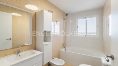 Casa en alquiler en Chiva, Chiva de 2.500 €<span>/mes</span>