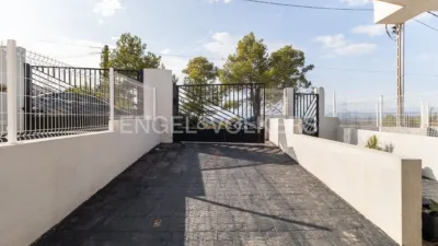 Casa en alquiler en Chiva, Chiva de 2.500 €<span>/mes</span>
