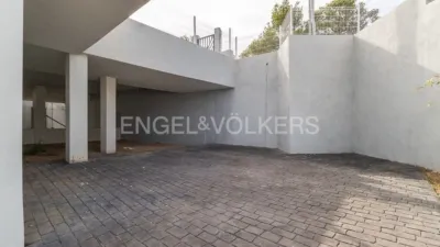 Casa en alquiler en Chiva, Chiva de 2.500 €<span>/mes</span>