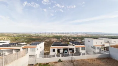 Casa en alquiler en Chiva, Chiva de 2.500 €<span>/mes</span>