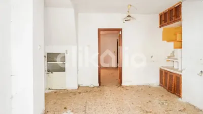 Apartment in San Bartolomé – Millán de Priego Street photo 2