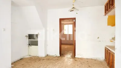 Apartment in San Bartolomé – Millán de Priego Street photo 3