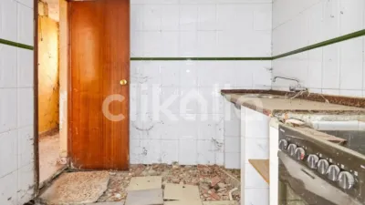 Apartment in San Bartolomé – Millán de Priego Street photo 4