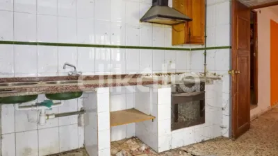 Apartment in San Bartolomé – Millán de Priego Street photo 5
